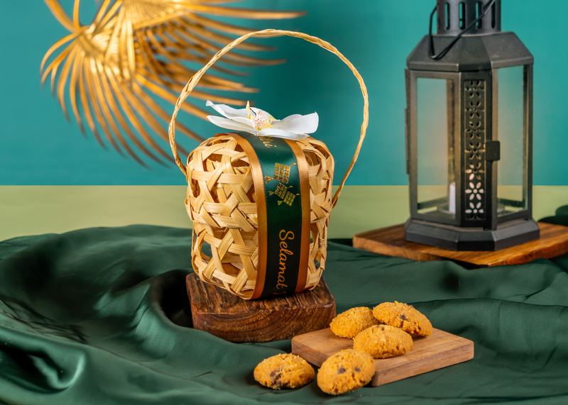 Melati Jelujur woven raga with homemade cookies